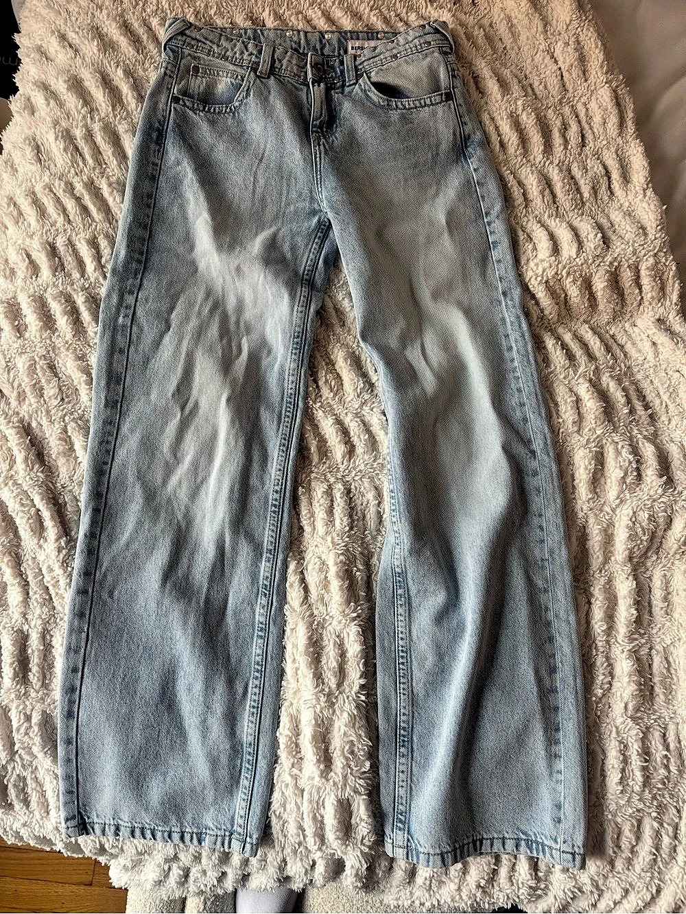 Bershka Baggy low rise Jeans with Star Studs Blue Size 4